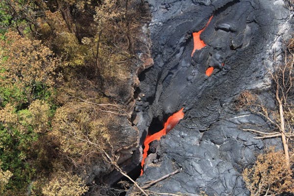 Lava approaching homes on Hawaii's Big Island