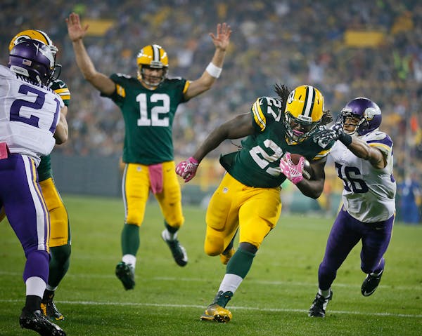 Lacy, Packers dominate Vikings