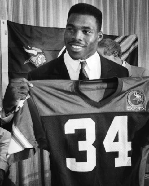 Traded from Dallas in 1989, Herschel Walker played almost three seasons for the Vikings, never topping 825 yards rushing.