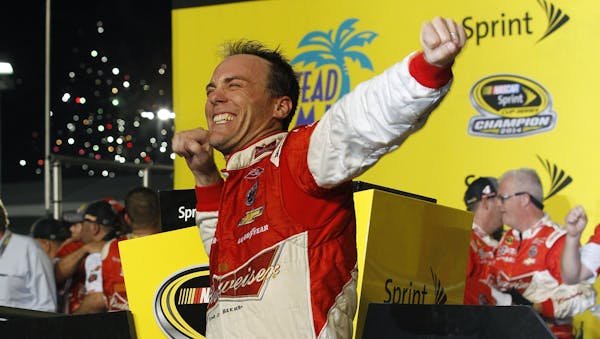 Harvick wins Chase in Homestead thriller