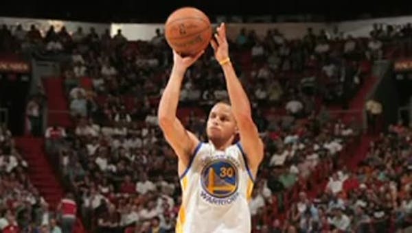 Warriors' Curry conducts shooting clinic vs. Heat