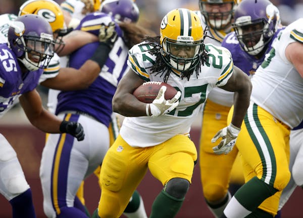 Packers running back Eddie Lacy (27) during a run in the fourth quarter. Green Bay beat Minnesota by a final score of 24-21.
