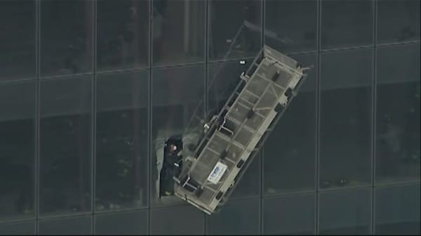 Workers rescued from scaffold at World Trade Center