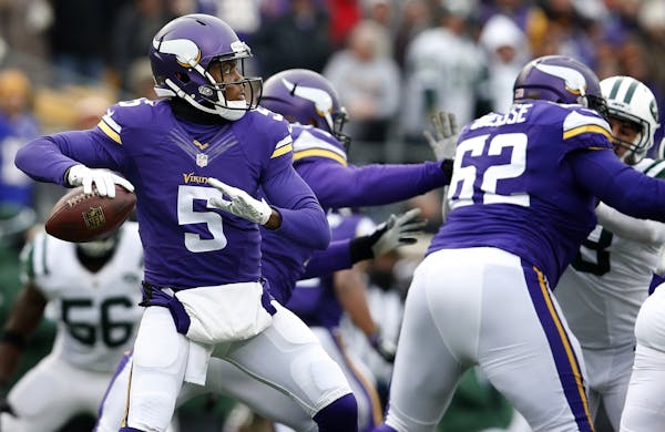 Vikings quarterback Teddy Bridgewater (5) attempted a pass in the fourth quarter.