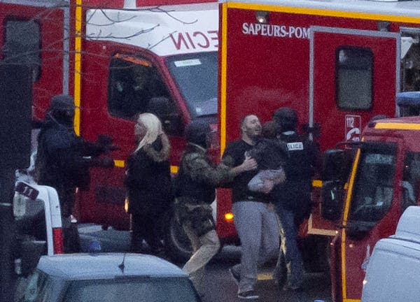 Hostage situation at Paris kosher market