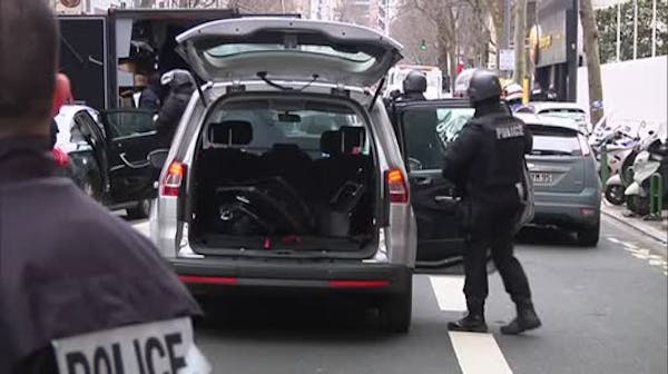 Gunman in Paris kills police officer