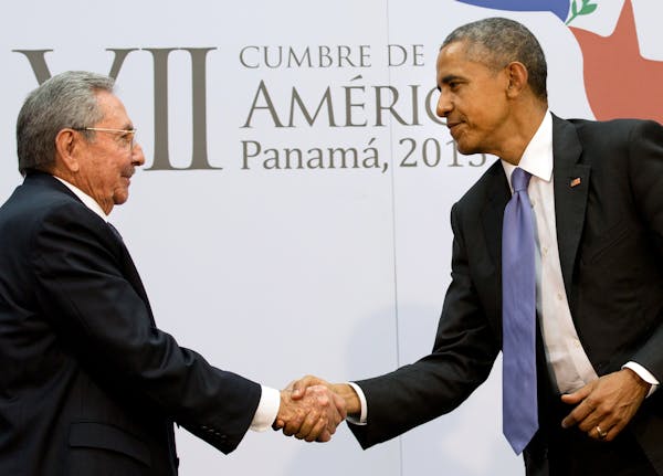 Historic handshake between Obama, Castro