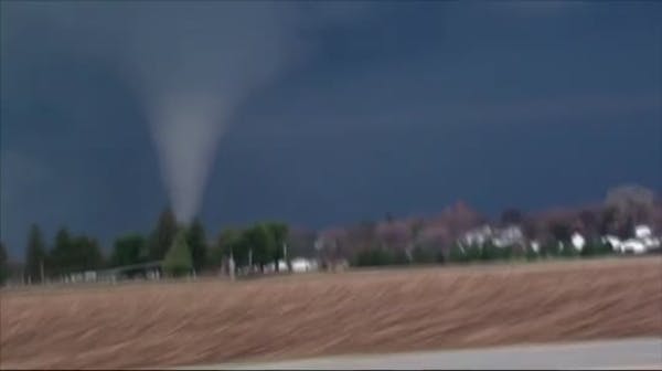 Deadly tornado strikes Illinois