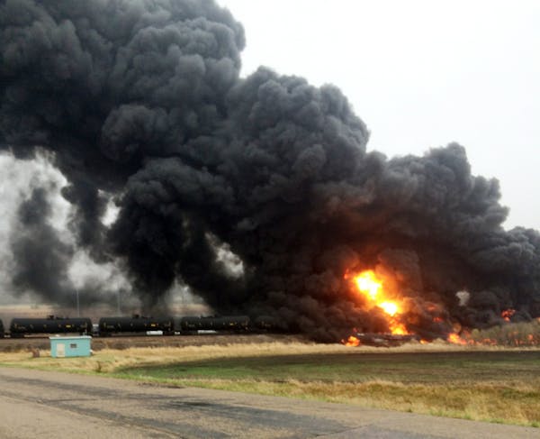 Oil train derails in central North Dakota