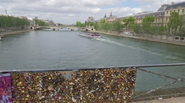 Paris cuts ties with famed 'love locks'