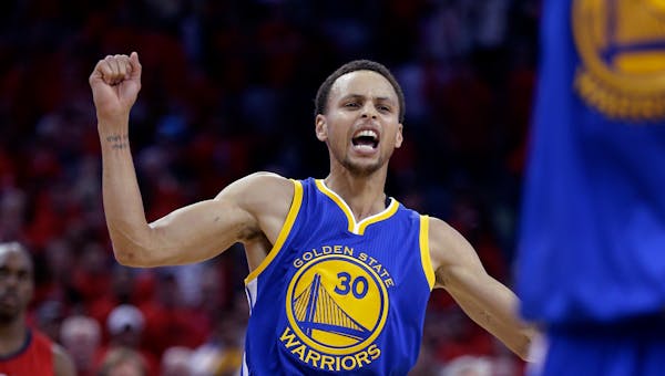 Curry leads Warriors to 3-0 series lead