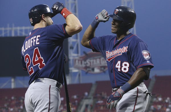 Trevor Plouffe congratulated Torii Hunter, who started the Twins’ scoring with a first-inning solo home run against Cincinnati. Hunter went 3-for-5.