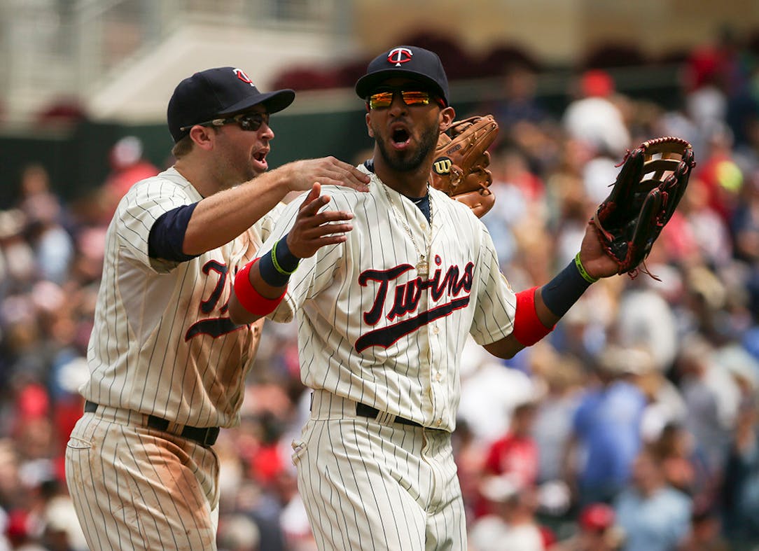 Eddie Rosario shouts out Twins after hitting game-winning home run