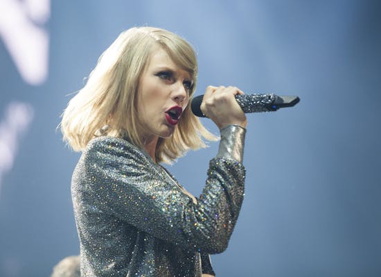 Taylor Swift sends fan gifts, $1,989 to help pay student loans