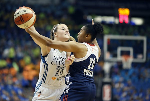 The Sun’s Alex Bentley tipped the ball from Lynx guard Tricia Liston, who scored three points in 15 minutes, on Wednesday.
