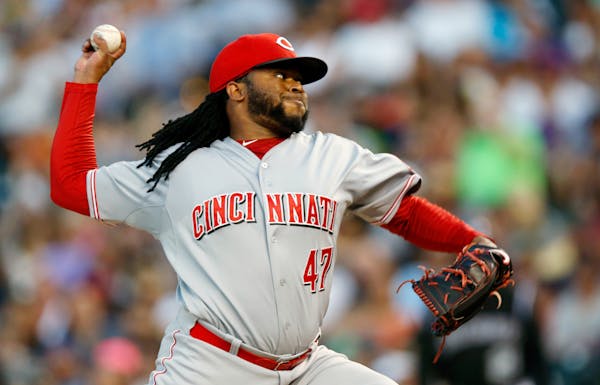 Reds trade Cueto to Royals