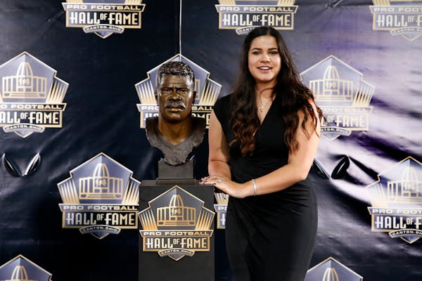 Junior Seau’s daughter gives emotional Hall of Fame speech