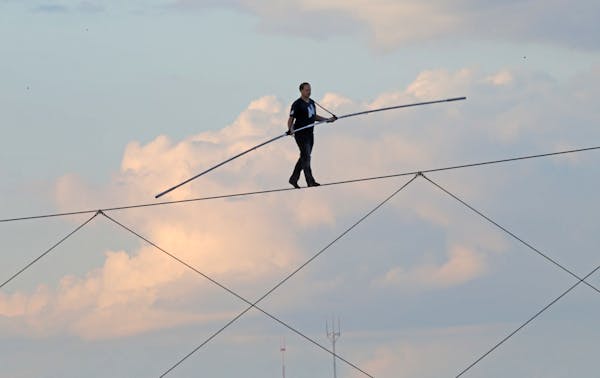 Wallenda performs record tightrope walk at Wis. State Fair