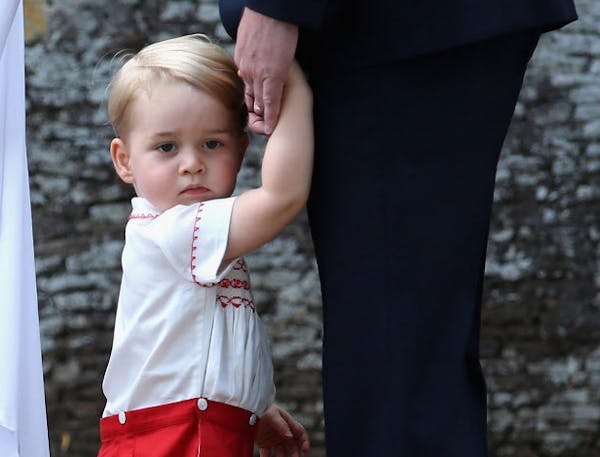 Royal family shuns paparazzi