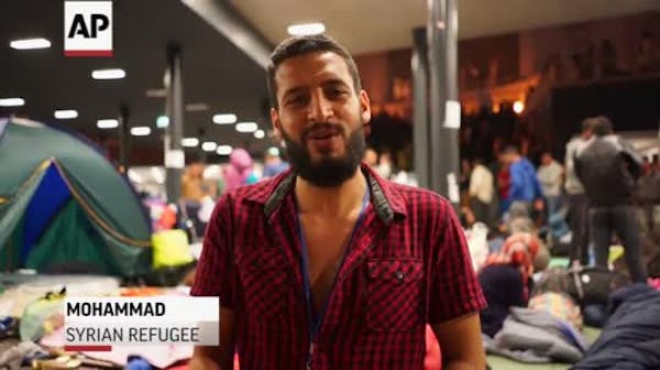 Bus fleet delivers 4,000 migrants to Austria