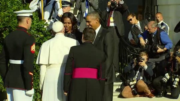 Obama welcomes Pope Francis to White House