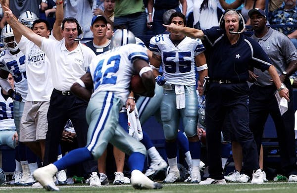 Mike Zimmer (in white shirt) and Hall of Fame coach Bill Parcells on the Dallas sideline in 2005. Zimmer was the team's defensive coordinator.