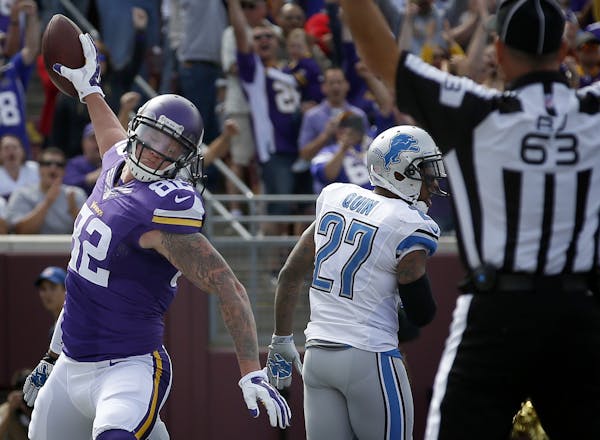 Vikings tight end Kyle Rudolph (82) celebrated after catching a 5-yard touchdown pass in the first quarter.
