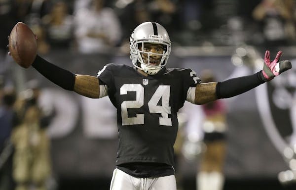 Peterson finds inspiration in Oakland's 39-year-old Woodson