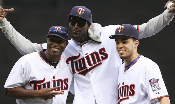 Teams find value in having veteran stars mentor rookies. The Twins signed Torii Hunter, left, this year, and the Wolves brought back Kevin Garnett, ce