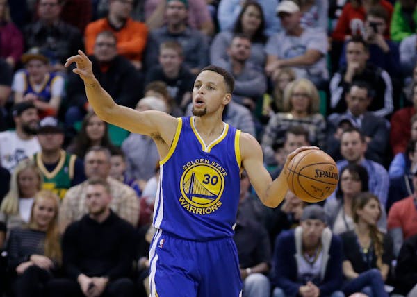 Curry, Warriors move to 19-0