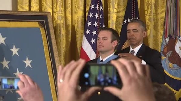 Navy SEAL receives Medal of Honor for rescue