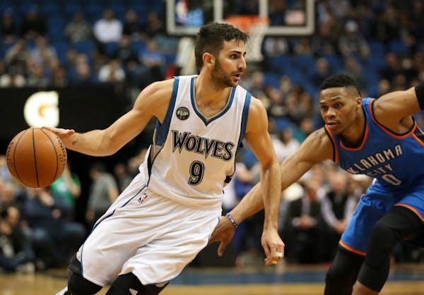 Timberwolves guard Ricky Rubio (9) drove past Oklahoma City Thunder guard Russell Westbrook (0) in the first quarter.