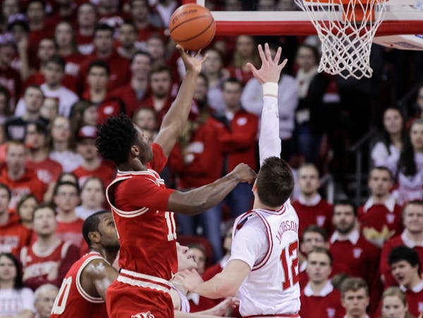 Wisconsin's Nigel Hayes shot against Nebraska's Michael Jacobson during the first half Wednesday in Madison, Wis.