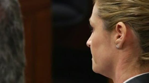 Erin Andrews listens as jury awards her $55M in lawsuit