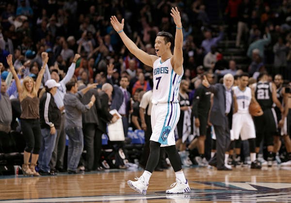 Jeremy Lin, Hornets sting Spurs