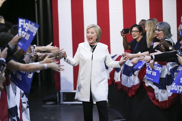 Clinton steams ahead on Super Tuesday