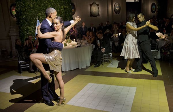 Obamas tango dance at Argentine state dinner