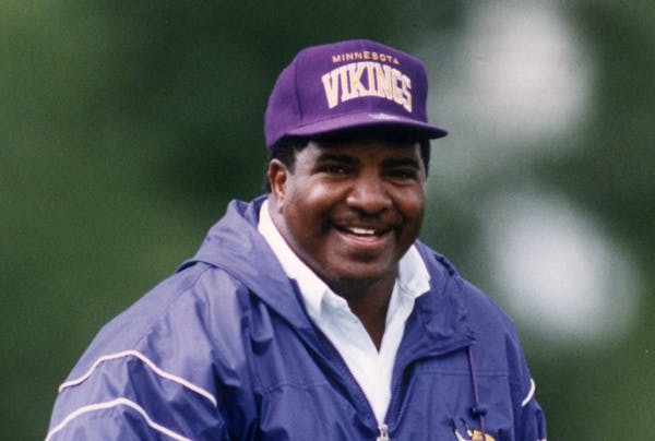Dennis Green, former coach of the Minnesota Vikings, has died at age 67.