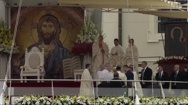 Raw: Pope Francis trips and falls during Mass
