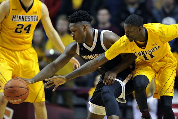 Guard Akeem Springs (center) played against the Gophers last season.
