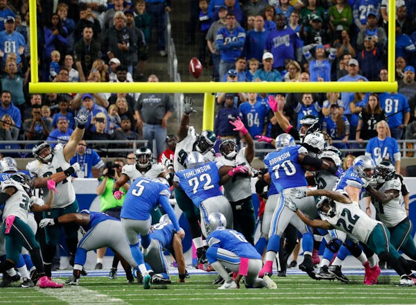 Detroit Lions kicker Matt Prater (5) kicks the game winning 29-yard field goal with 1:28 left in the fourth quarter of an NFL football game against th