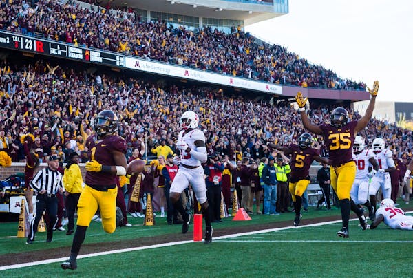 Daylight, the prefered "light" of Gophers football.