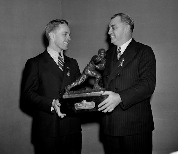The Gophers' Bruce Smith, left, received the Heisman trophy from Joseph R. Taylor of the Downtown Athletic Club in New York on Dec. 9, 1941.