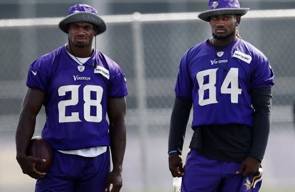 Ex-Viking Patterson's message to Adrian Peterson: Come to Oakland