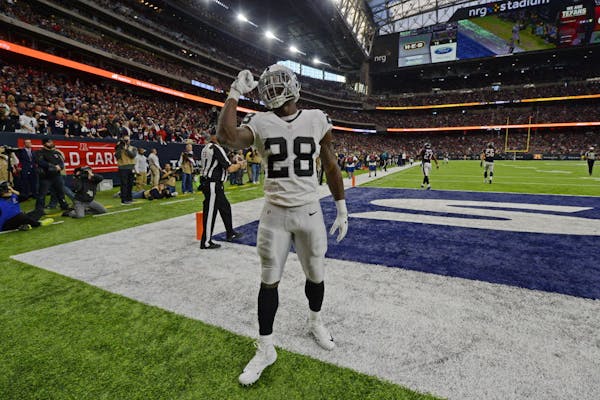 Oakland Raiders running back Latavius Murray (28) celebrates after scoring a touchdown against the Houston Texans in the first quarter of the AFC Wild
