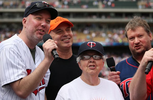 Multiple sclerosis advocate sings 'Take Me Out to the Ballgame' at Target Field