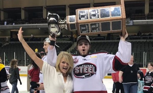 Gophers hockey recruit from California celebrates USHL title