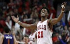 Chicago Bulls' Jimmy Butler (21) celebrates his game-tying shot late in the second half of the team's NBA basketball game against the Phoenix Suns on 