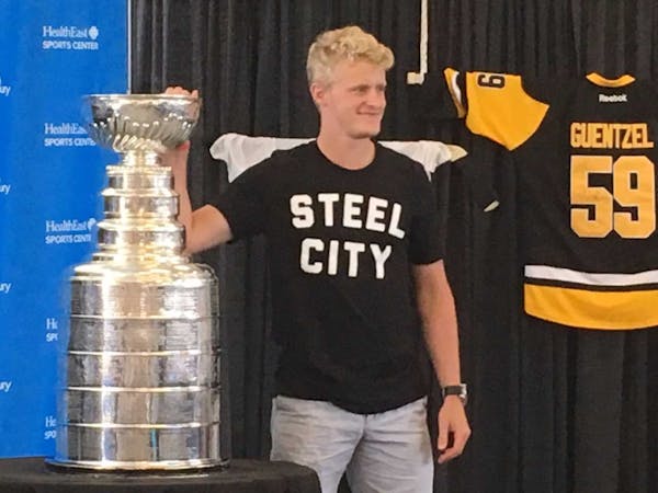 'It got a little crazy.' Fans flock to see Guentzel and the Stanley Cup