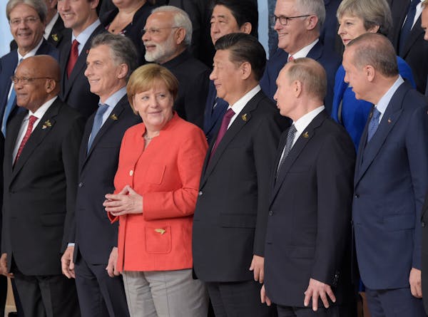 G-20 world leaders pose for 'family' portrait